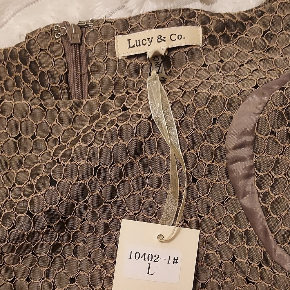 Elegant Textured Brown Dress - Picture 5 of 6